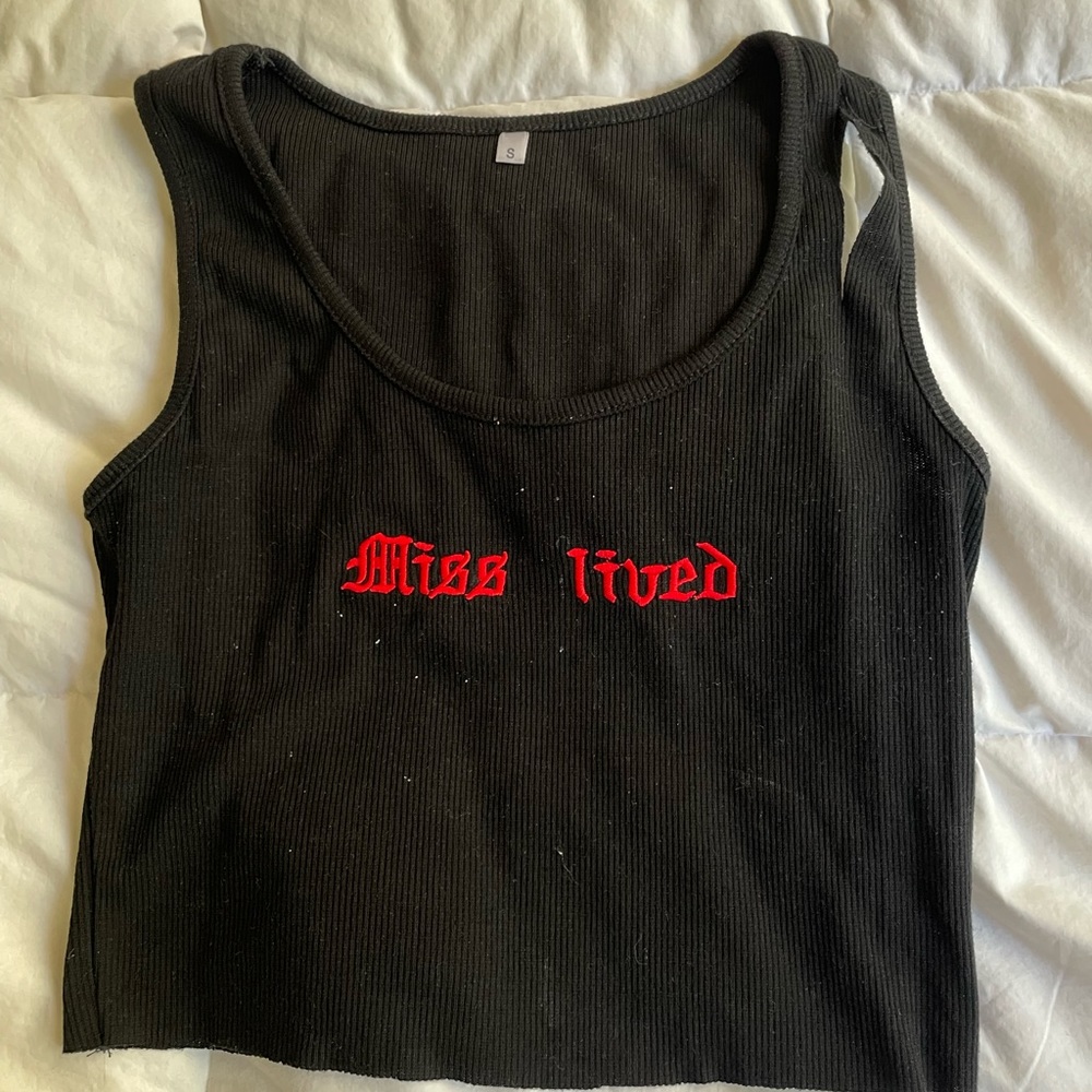 black crop tank